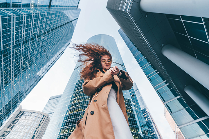 woman-wearing-fashion-clothes-waits-for-business-m-2022-02-04-19-49-35-utc